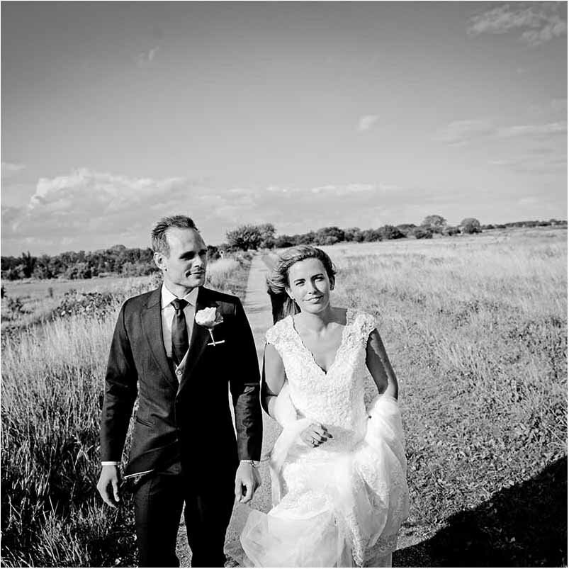 Bringing a creative style of documentary photography into wedding celebrations Bringing a creative style of documentary photography into wedding celebrations